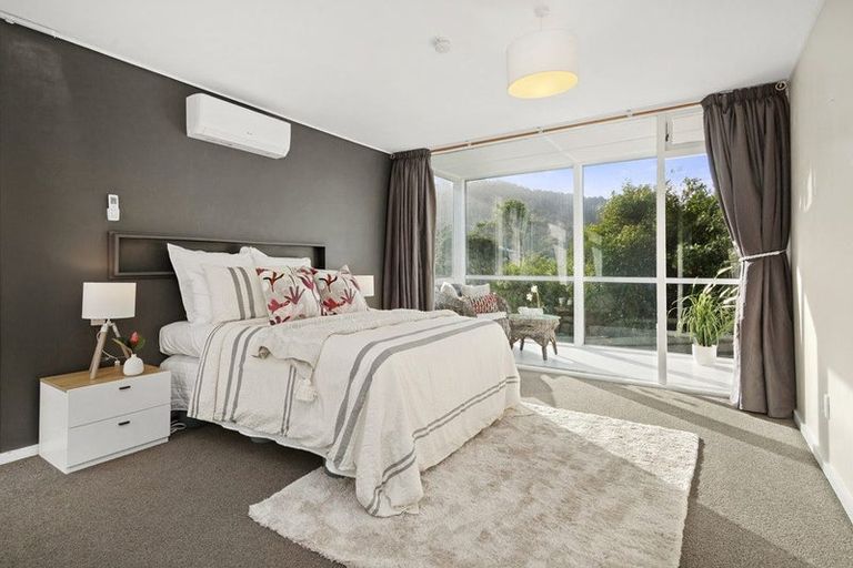 Photo of property in 1a Woodstock Terrace, Tawa, Wellington, 5028