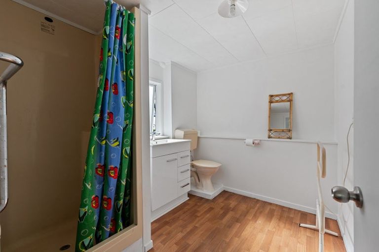 Photo of property in 13 Booker Place, Weymouth, Auckland, 2103