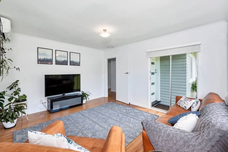 Photo of property in 1 Newington Road, Henderson, Auckland, 0612