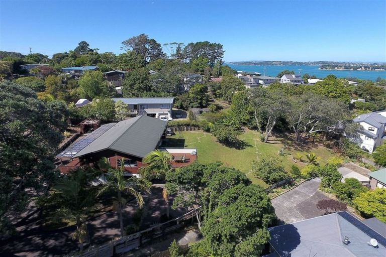Photo of property in 20 John Road, Stanmore Bay, Whangaparaoa, 0932