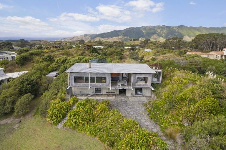 Photo of property in 64 Paetawa Road, Peka Peka, Waikanae, 5391
