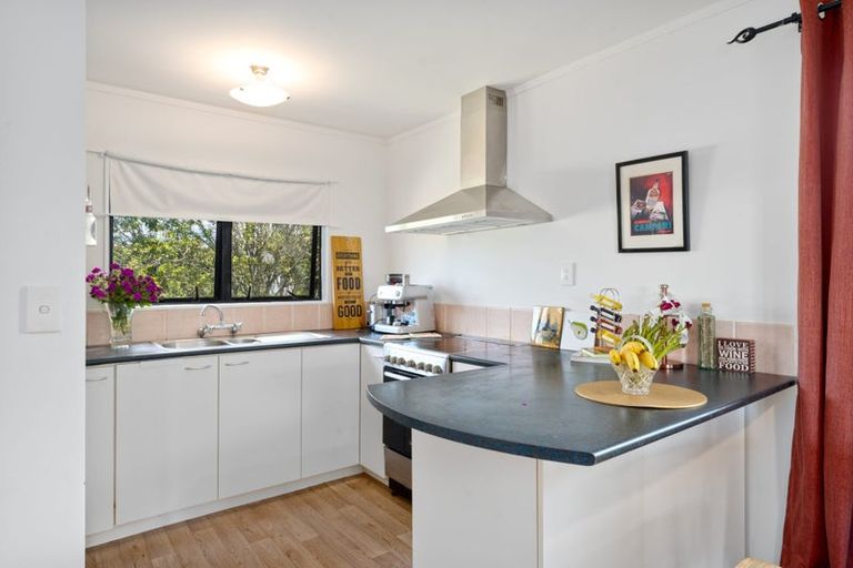 Photo of property in 3 Loughanure Place, Massey, Auckland, 0614