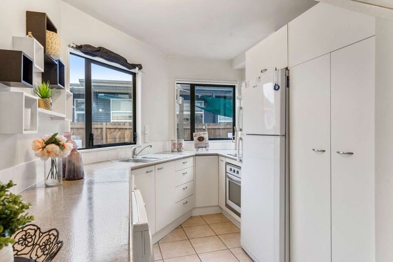 Photo of property in 2/89 Portage Road, New Lynn, Auckland, 0600