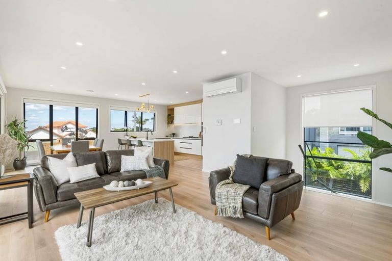 Photo of property in 43 Knights Road, Rothesay Bay, Auckland, 0630