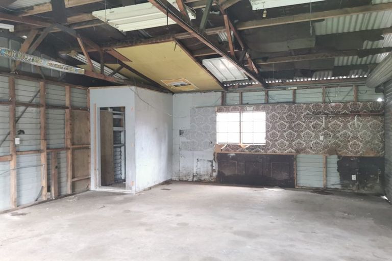 Photo of property in 21 Don Buck Road, Massey, Auckland, 0614