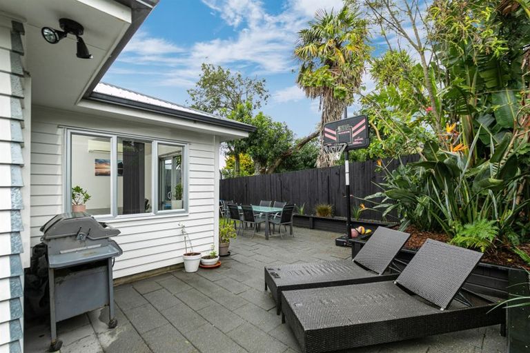 Photo of property in 48 Makora Road, Massey, Auckland, 0614