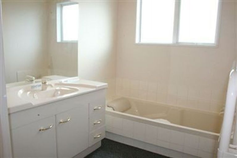Photo of property in 4a Roche Avenue, Upper Riccarton, Christchurch, 8041