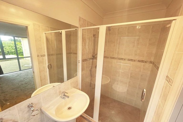 Photo of property in 2 Genesis Place, Flat Bush, Auckland, 2019