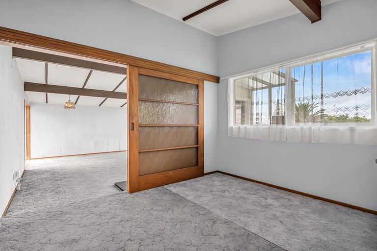 Photo of property in 28 Eyre Street, Henderson, Auckland, 0612