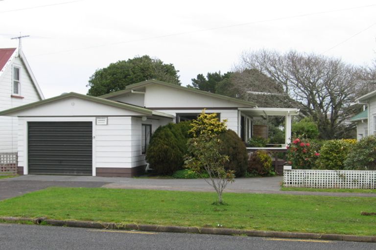 Photo of property in 13 Karaka Street, Helensville, 0800