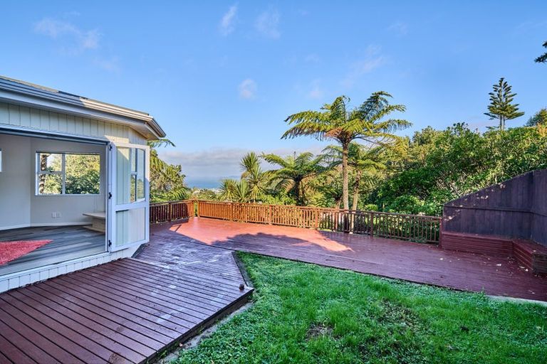 Photo of property in 18 Eastview Grove, Normandale, Lower Hutt, 5010