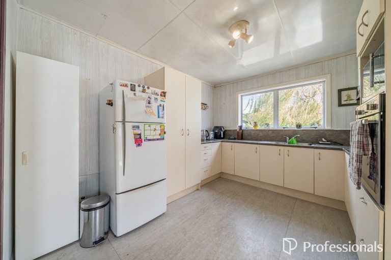 Photo of property in 33 Wellington Road, Wainuiomata, Lower Hutt, 5014