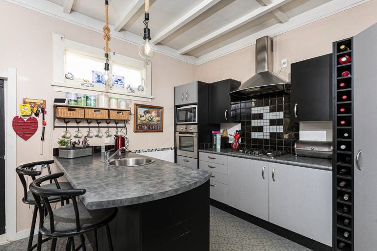 Photo of property in 15a Ruataniwha Street, Waipawa, 4210