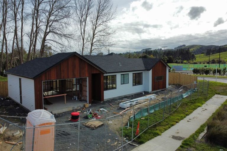 Photo of property in 2 Mahi Road, Helensville, 0800