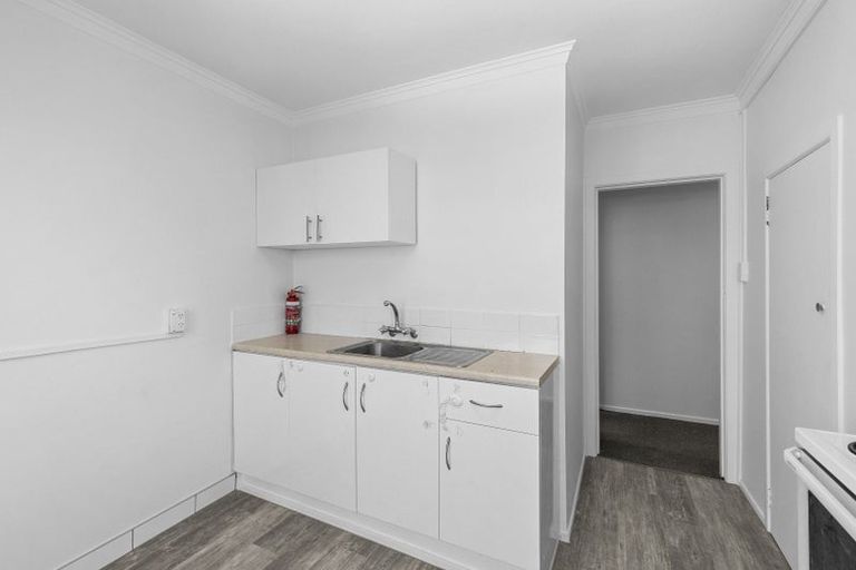 Photo of property in 87 Queens Drive, Lyall Bay, Wellington, 6022