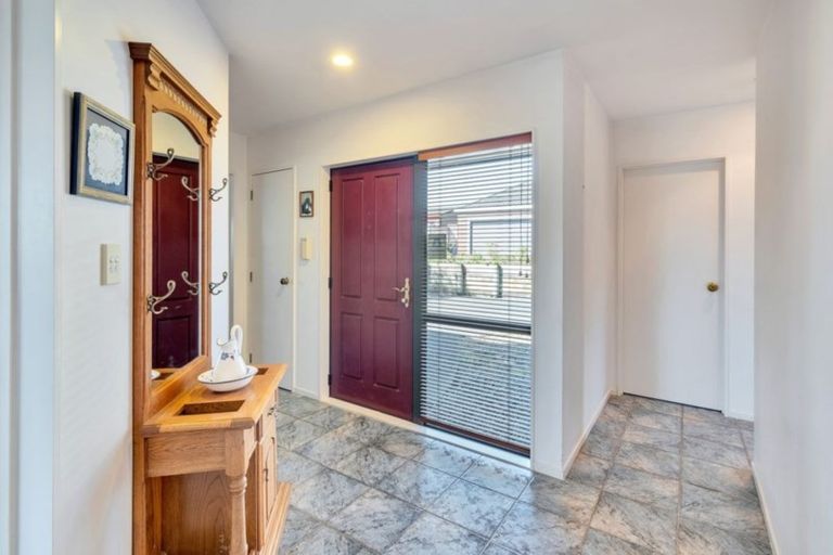 Photo of property in 93a Sturges Road, Henderson, Auckland, 0612
