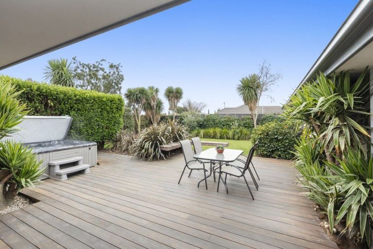 Photo of property in 20 Dunaverty Place, Broomfield, Christchurch, 8042