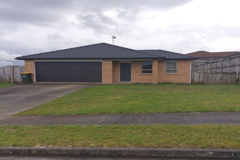 Photo of property in 29 Kathleen Reece Place, Waiuku, 2123