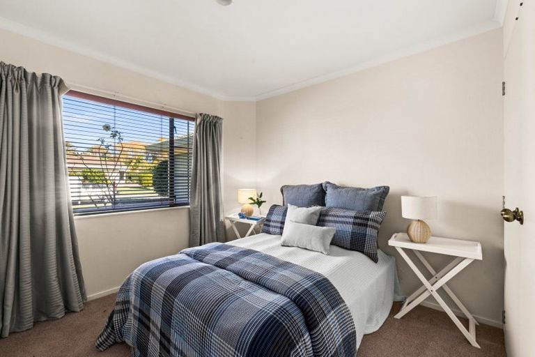 Photo of property in 19 Kingsgate Avenue, Havelock North, 4130