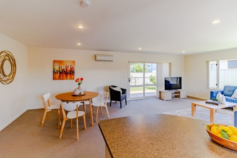 Photo of property in 1b Oxford Street, Taradale, Napier, 4112