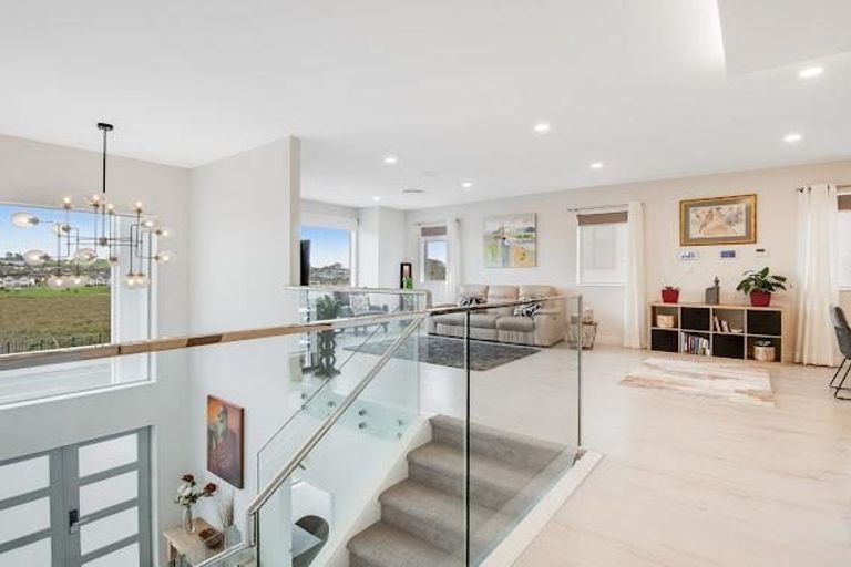 Photo of property in 140 Arran Point Parade, Orewa, 0931