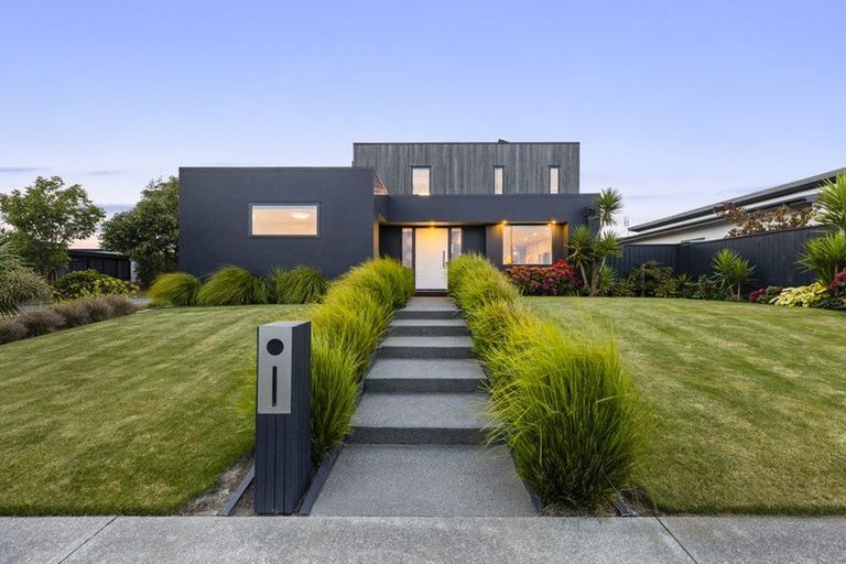 Photo of property in 2 Te Wairewa Street, Pegasus, 7612