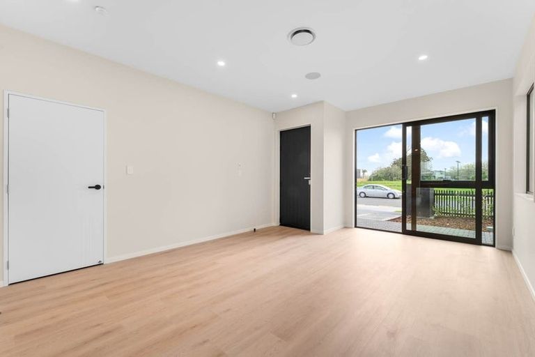 Photo of property in 12 Harbourside Parade, Hobsonville, Auckland, 0616