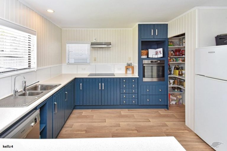 Photo of property in 17 Mellsop Avenue, Waiuku, 2123