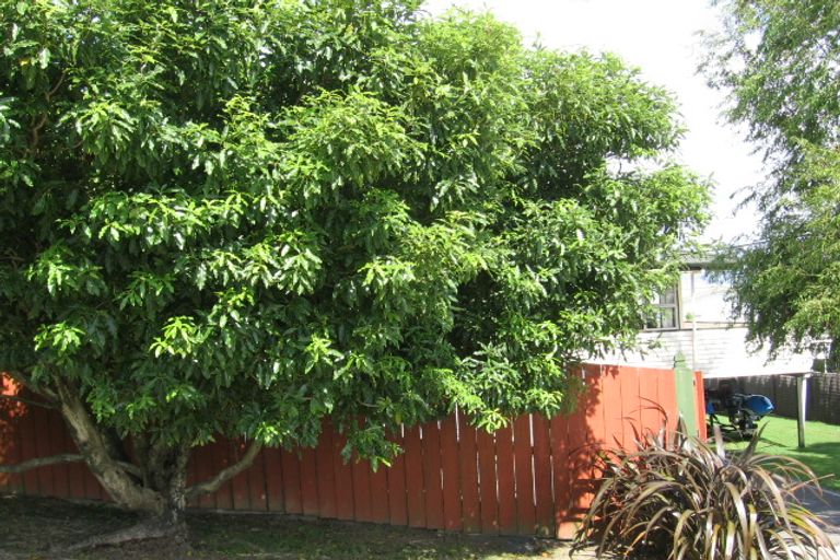 Photo of property in 2/664 East Coast Road, Pinehill, Auckland, 0630