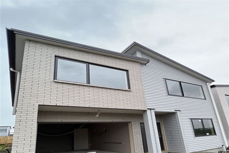 Photo of property in 28 Pilot Drive, Hobsonville, Auckland, 0616