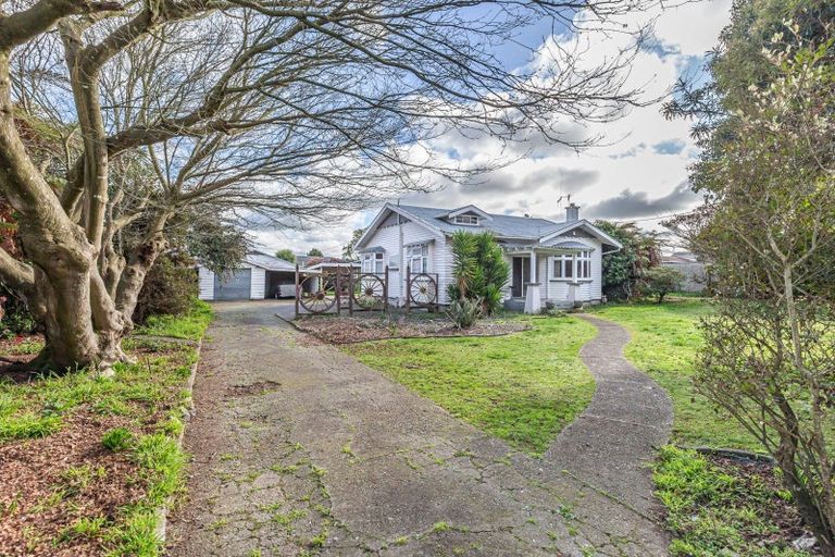Photo of property in 47 Queenwood Road, Levin, 5510