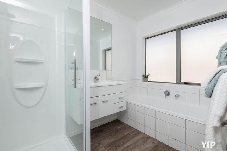 Photo of property in 21 Bickerton Rise, Churton Park, Wellington, 6037