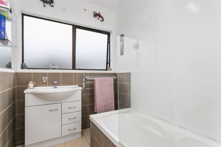 Photo of property in 1/8 Dalmatia Place, Henderson, Auckland, 0612