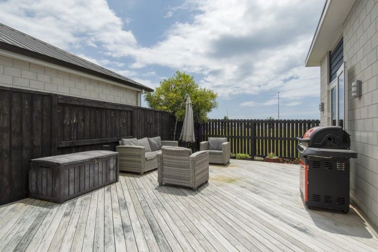 Photo of property in 28 Marion Crescent, Papamoa Beach, Papamoa, 3118