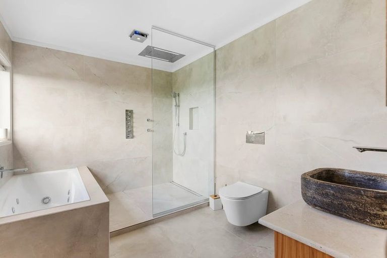Photo of property in 13 Bartells Drive, Goodwood Heights, Auckland, 2105