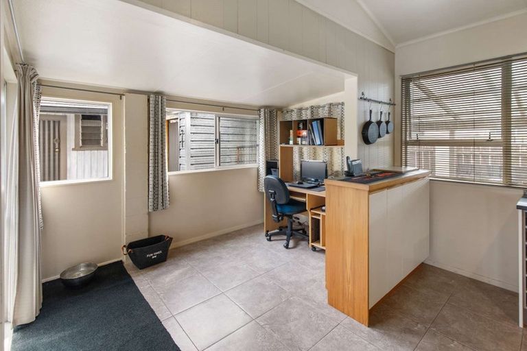 Photo of property in 31 Tongariro Street, Castlecliff, Whanganui, 4501