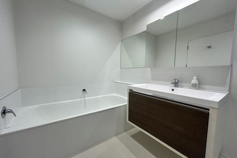 Photo of property in 17 Isitt Road, Hobsonville, Auckland, 0616