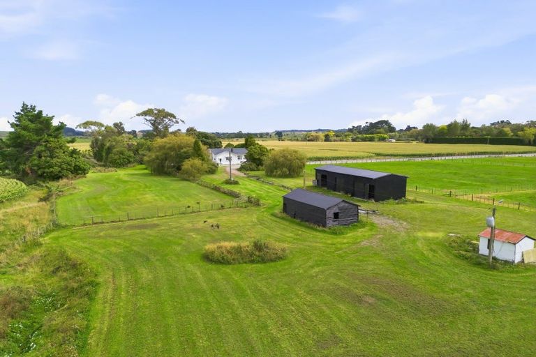 Photo of property in 225 Kuku Beach Road, Kuku, Levin, 5570