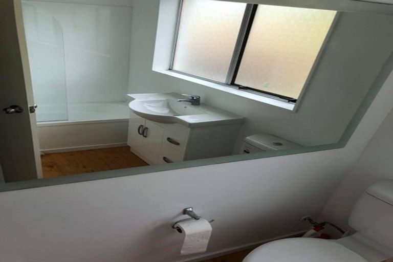 Photo of property in 3/24 Caesars Place, Churton Park, Wellington, 6037