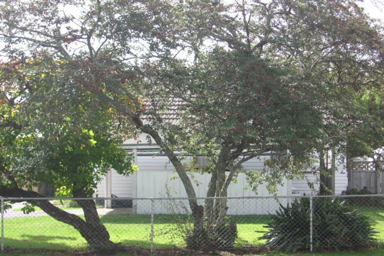 Photo of property in 18 Edwards Avenue, Henderson, Auckland, 0610