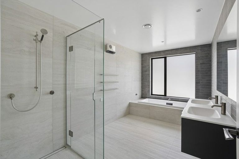 Photo of property in 6 Red Deer Rise, Kelvin Heights, Queenstown, 9300