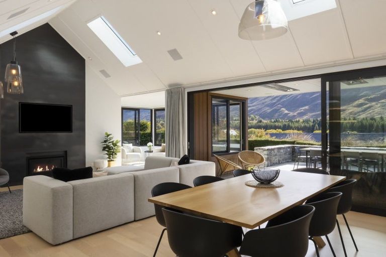 Photo of property in 2 Owen Marshall Lane, Arrowtown, 9371