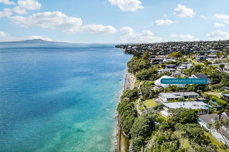 Photo of property in 19 Bournemouth Terrace, Murrays Bay, Auckland, 0630