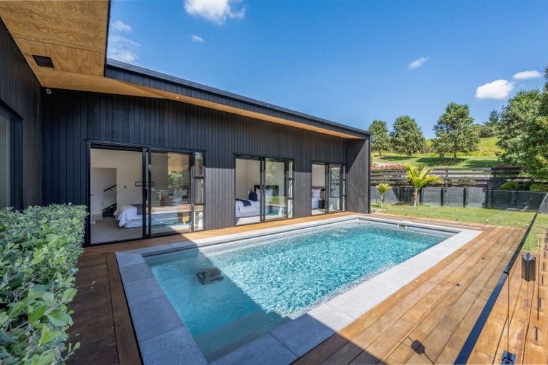 Photo of property in 27 Brownhill Road, Whitford, Manurewa, 2576