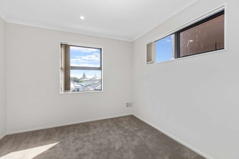Photo of property in 79a Russell Road, Manurewa, Auckland, 2102