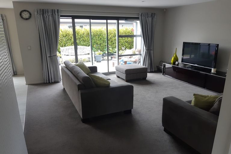 Photo of property in 6 Overton Place, Prebbleton, 7604