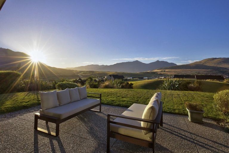 Photo of property in 3 Pioneer Court, Jacks Point, Queenstown, 9371