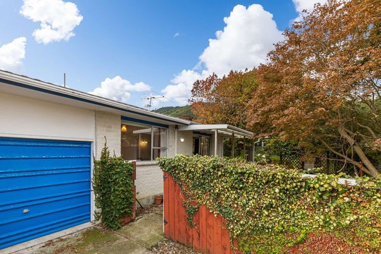 Photo of property in 25b Pehi Kupa Street, Waikanae, 5036