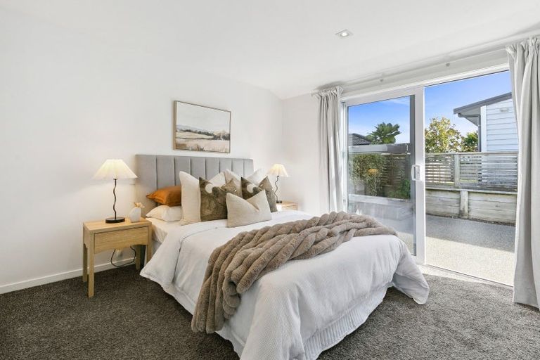 Photo of property in 11a Pinkerton Grove, Newlands, Wellington, 6037