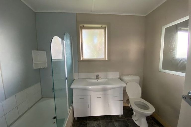 Photo of property in 7 Sheehan Road, Te Atatu South, Auckland, 0610